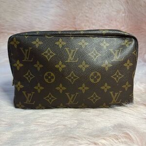 🟥 SOLD! Louis Vuitton Trousse 23 Monogram Toiletry Makeuo Cosmetic Bag Pouch